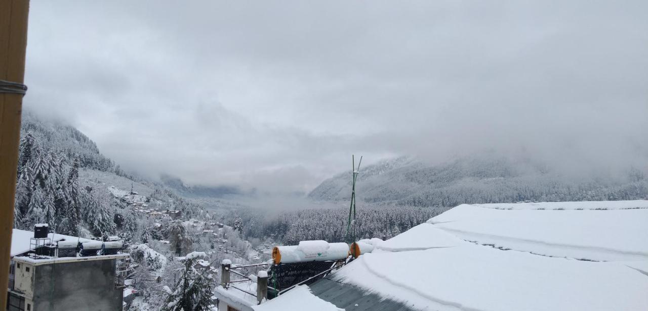 Rasta Cafe And Lodge Маналі Екстер'єр фото
