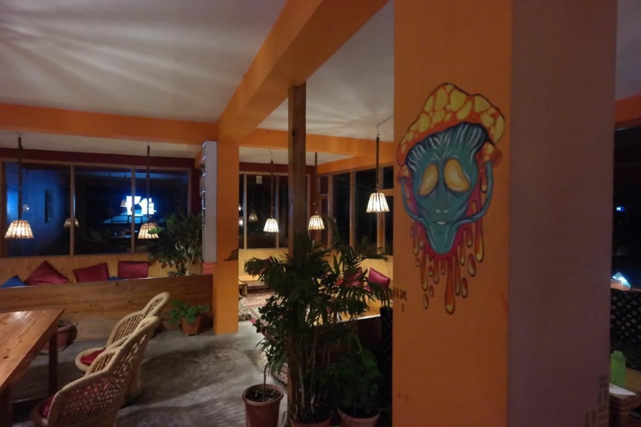 Rasta Cafe And Lodge Маналі Екстер'єр фото